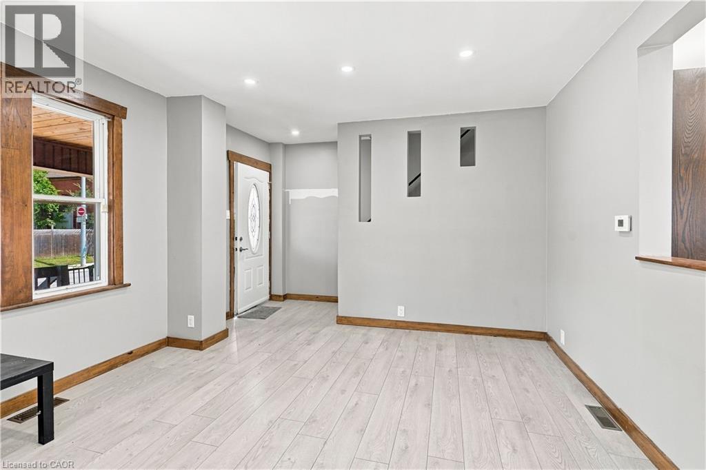 570 Cannon Street E Property Photo 11