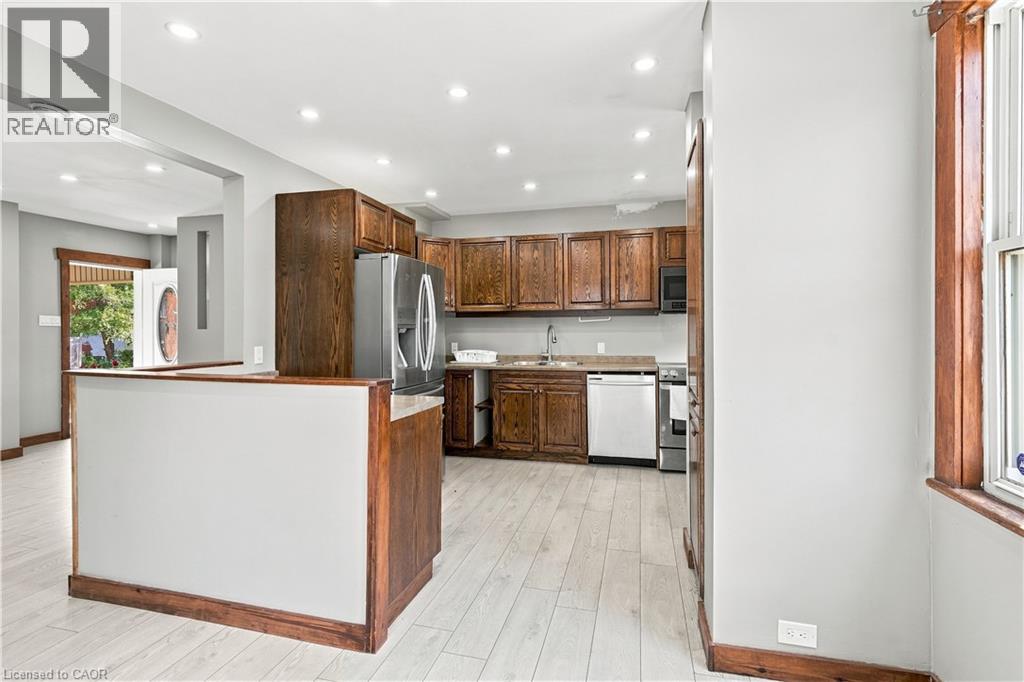 570 Cannon Street E Property Photo 14