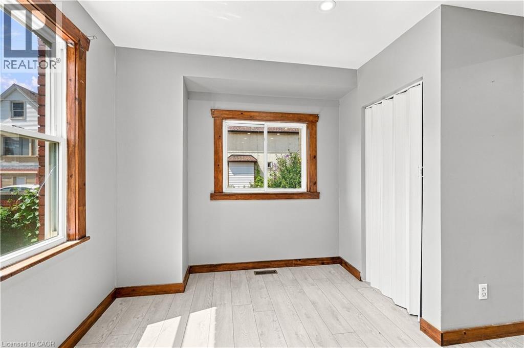570 Cannon Street E Property Photo 15