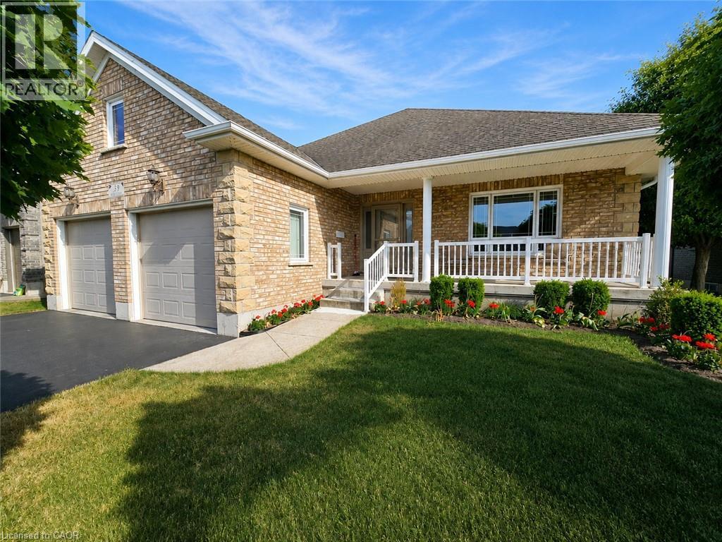 39 Ross Avenue N Property Photo 2