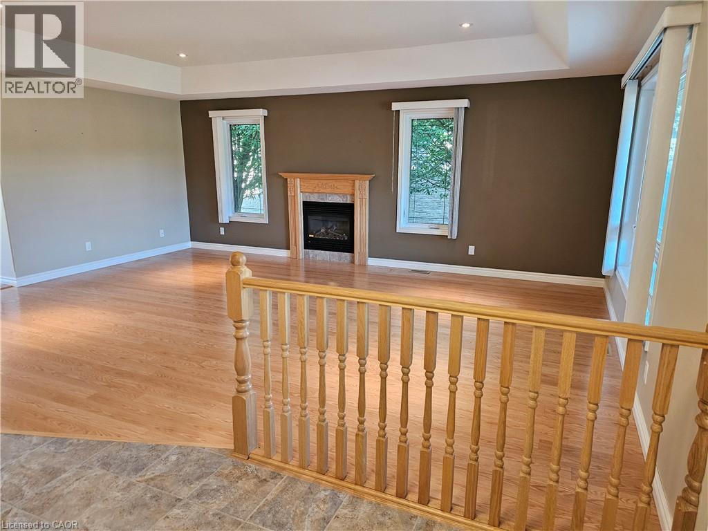 39 Ross Avenue N Property Photo 7