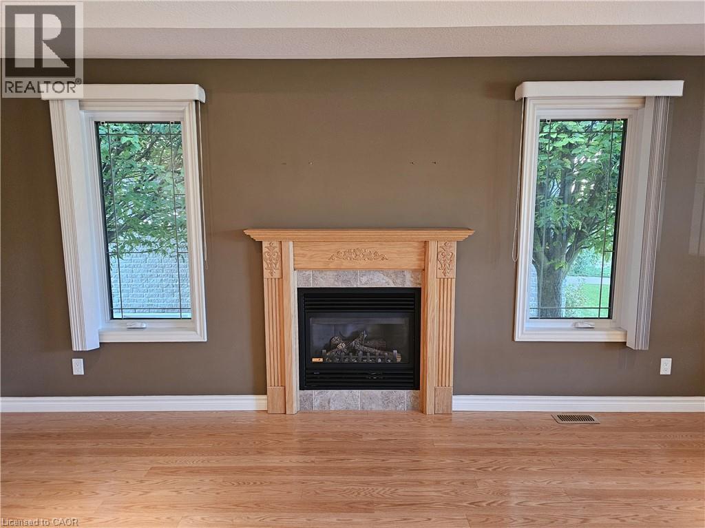 39 Ross Avenue N Property Photo 10