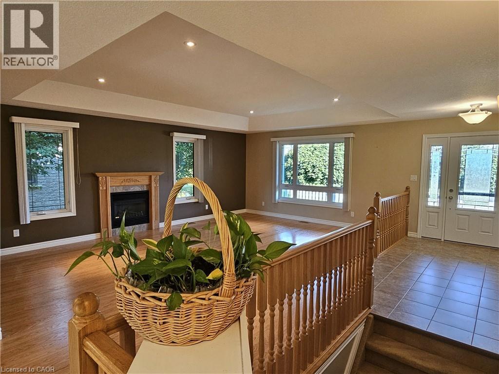 39 Ross Avenue N Property Photo 16
