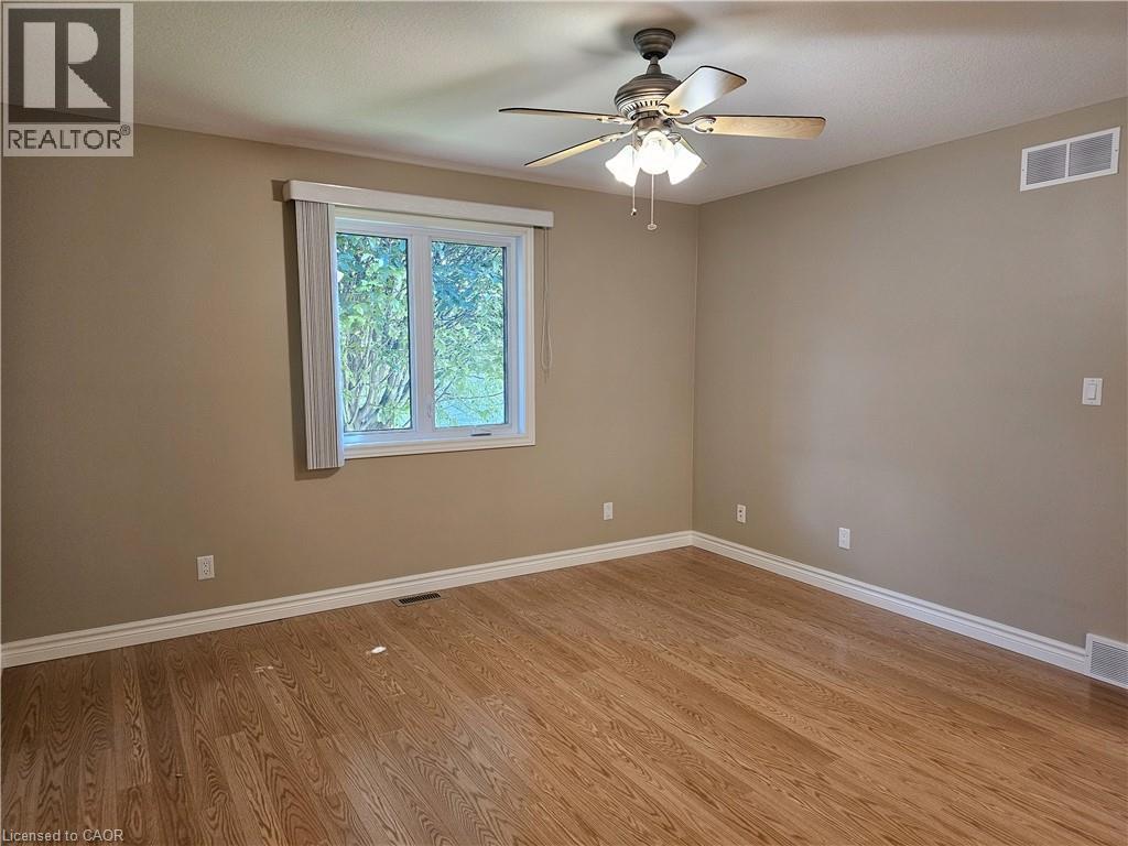39 Ross Avenue N Property Photo 25