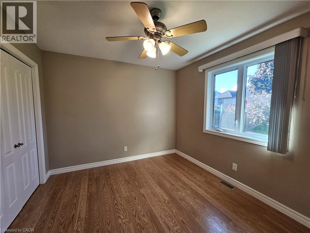 39 Ross Avenue N Property Photo 27