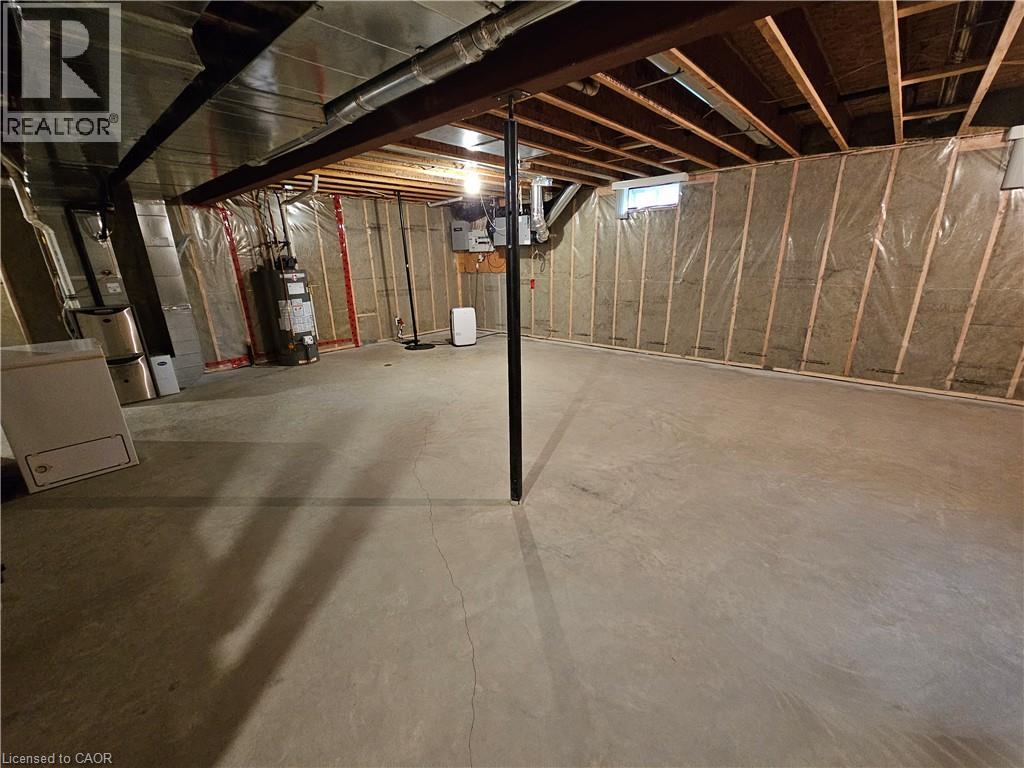 39 Ross Avenue N Property Photo 31
