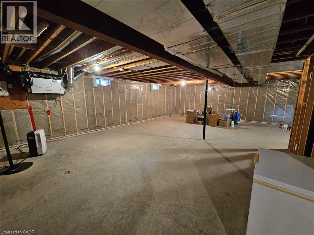 39 Ross Avenue N Property Photo 32