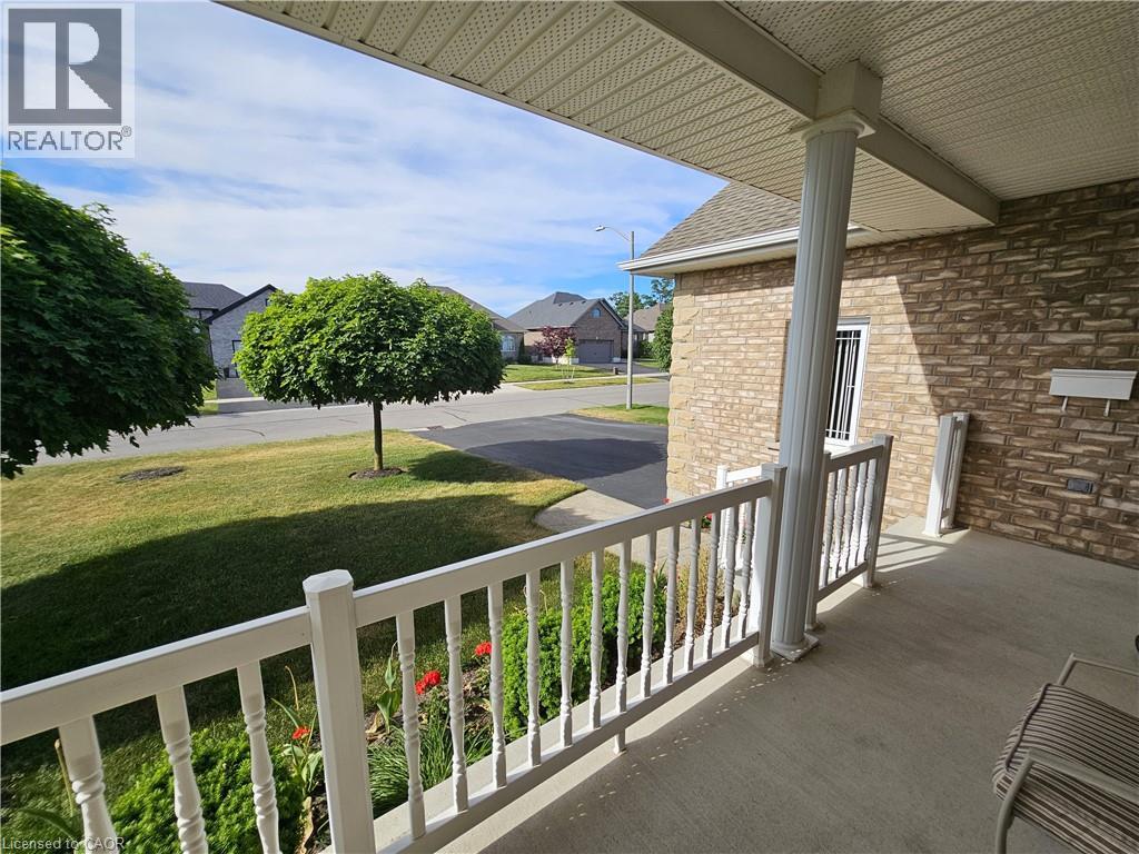 39 Ross Avenue N Property Photo 34