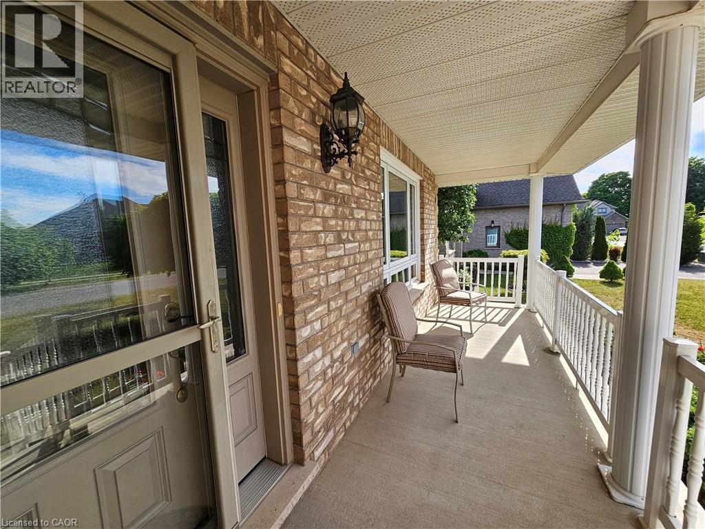 39 Ross Avenue N Property Photo 35