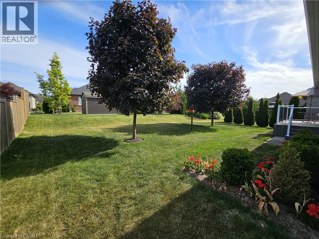 39 Ross Avenue N Property Photo 36