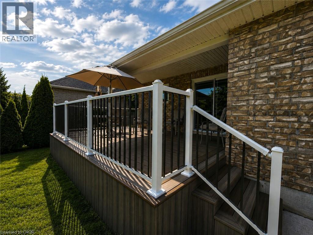 39 Ross Avenue N Property Photo 38