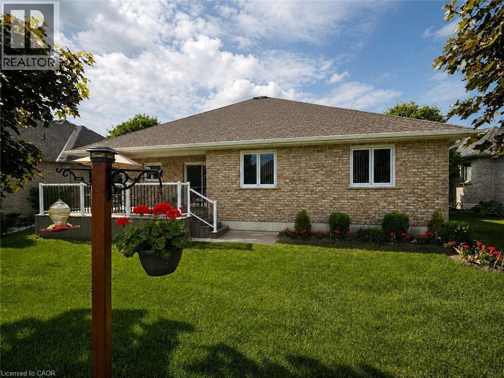39 Ross Avenue N Property Photo 41