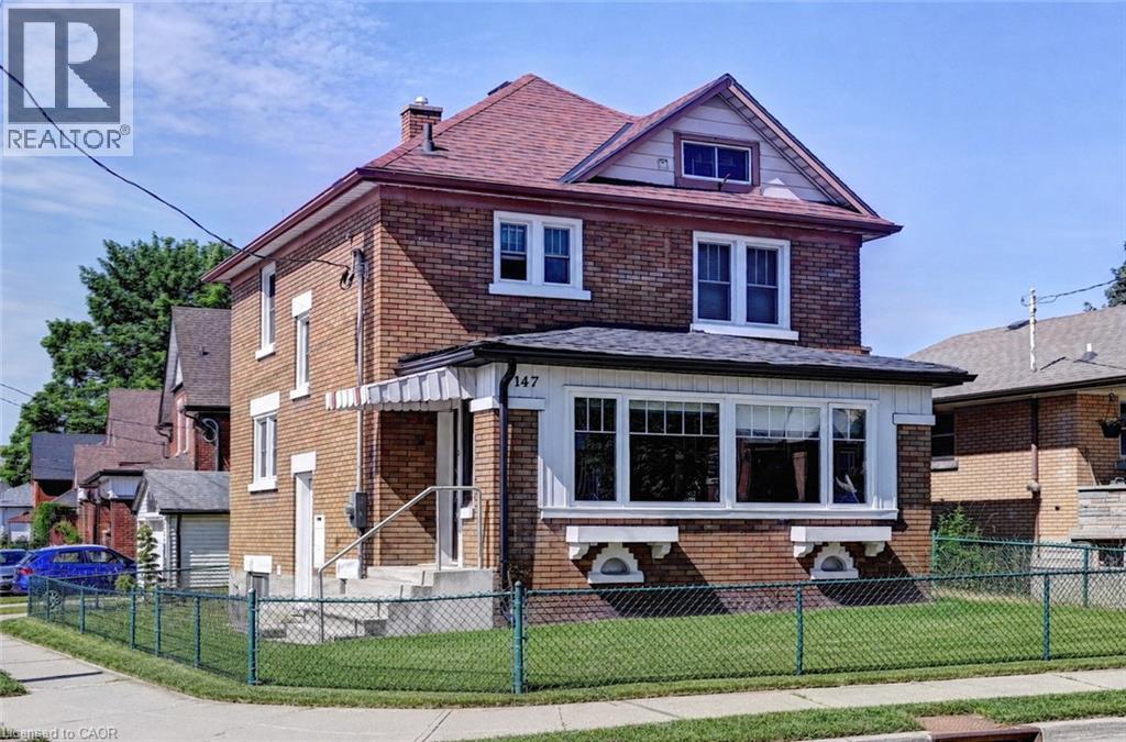 147 Courtland Avenue E Property Photo 1