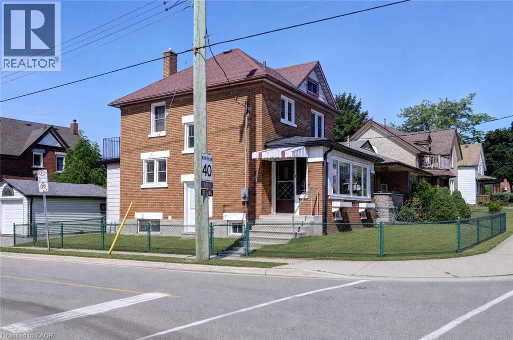 147 Courtland Avenue E Property Photo 2