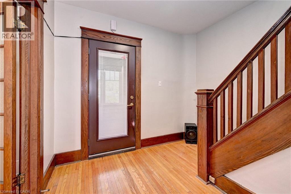 147 Courtland Avenue E Property Photo 5