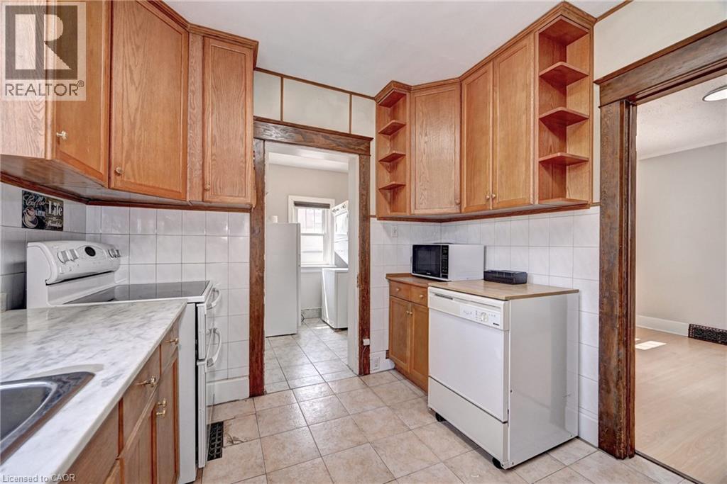 147 Courtland Avenue E Property Photo 11