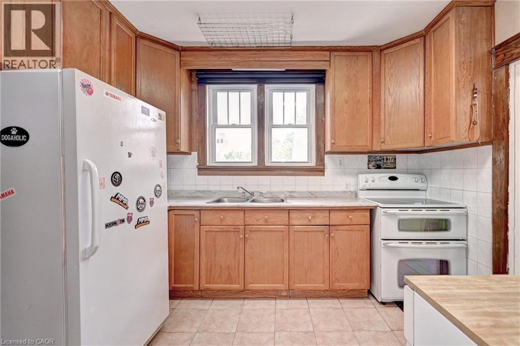 147 Courtland Avenue E Property Photo 12