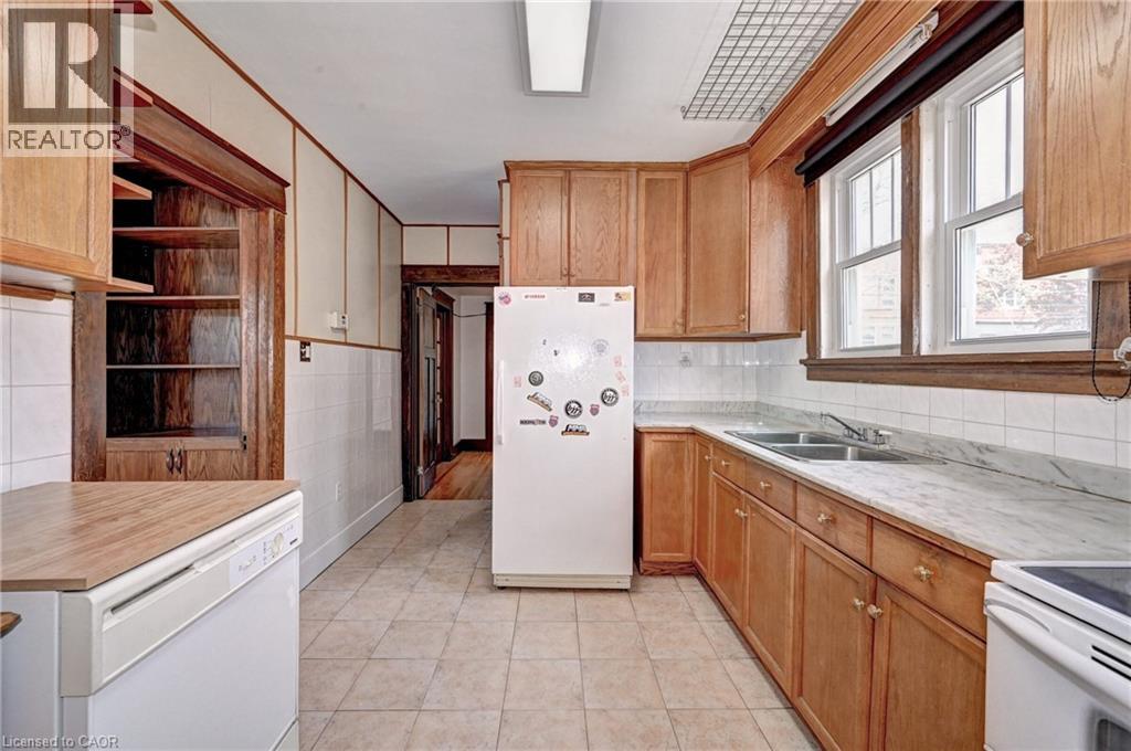 147 Courtland Avenue E Property Photo 13