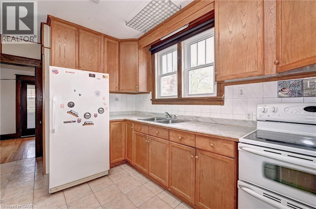 147 Courtland Avenue E Property Photo 14