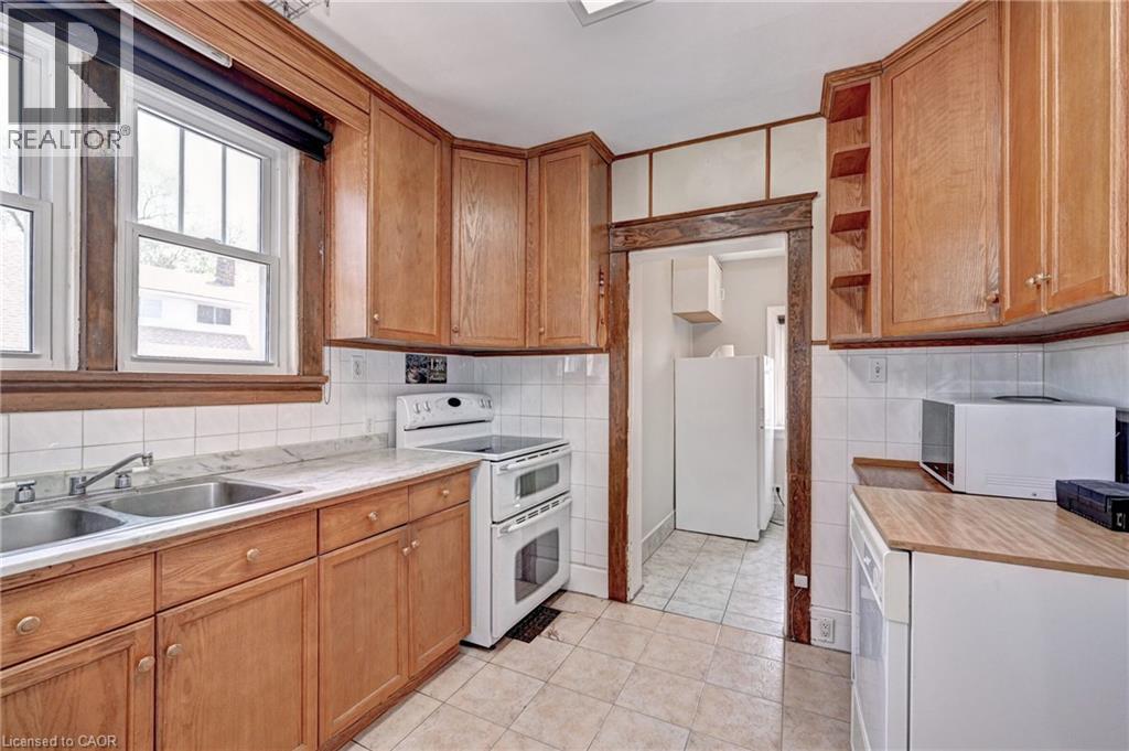 147 Courtland Avenue E Property Photo 15