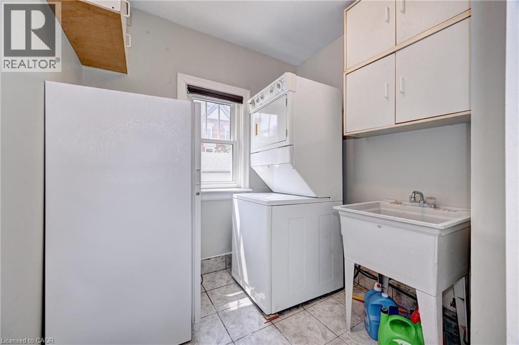 147 Courtland Avenue E Property Photo 16