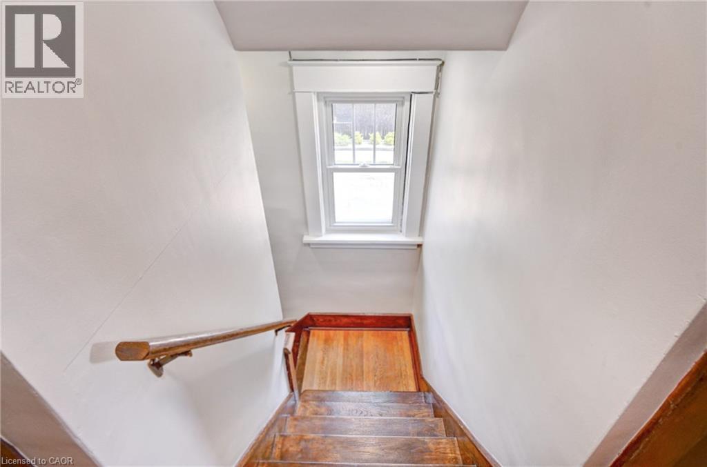 147 Courtland Avenue E Property Photo 17