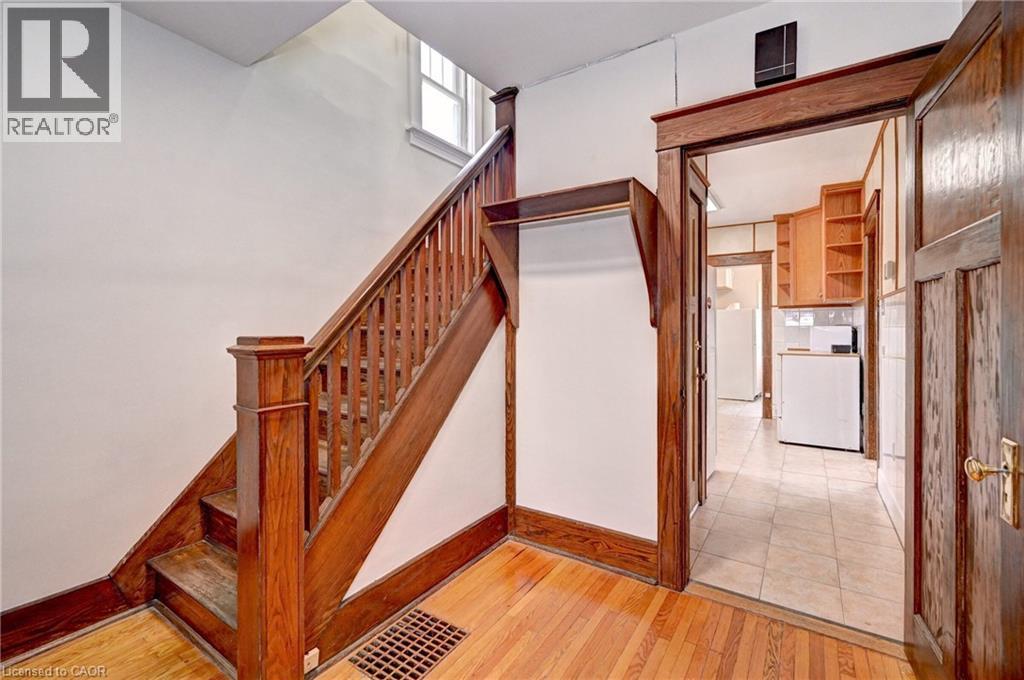 147 Courtland Avenue E Property Photo 18