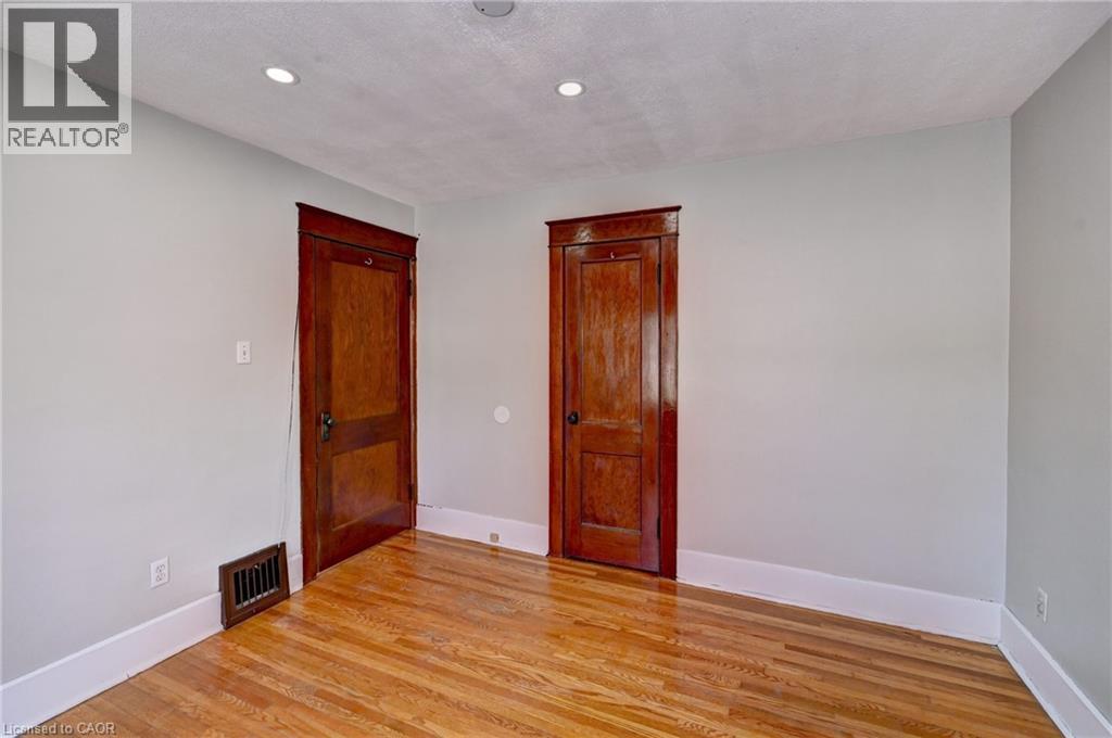 147 Courtland Avenue E Property Photo 19