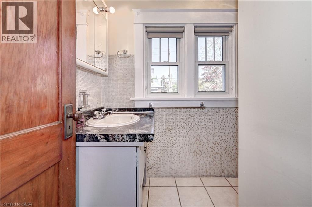 147 Courtland Avenue E Property Photo 21