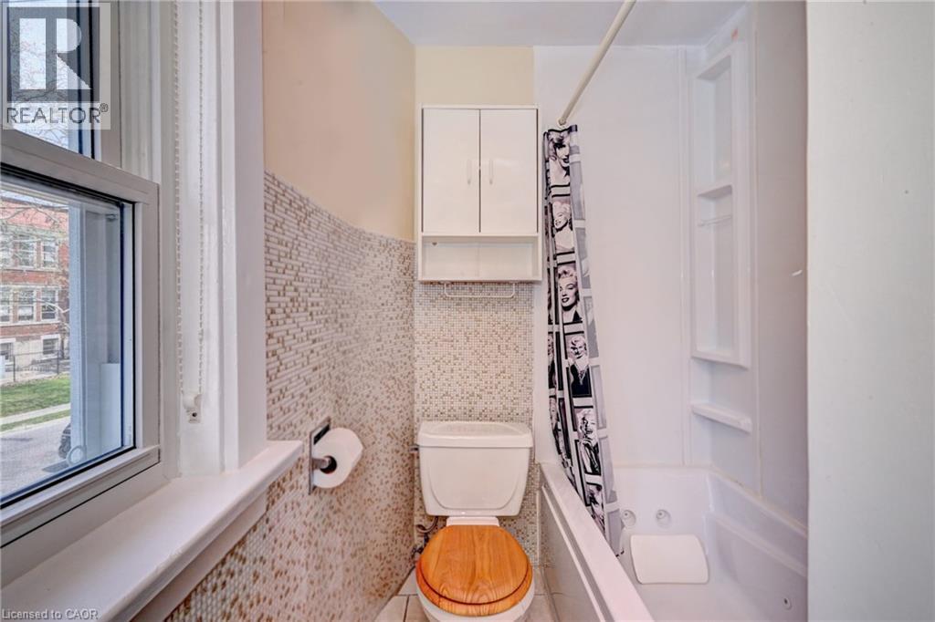147 Courtland Avenue E Property Photo 22