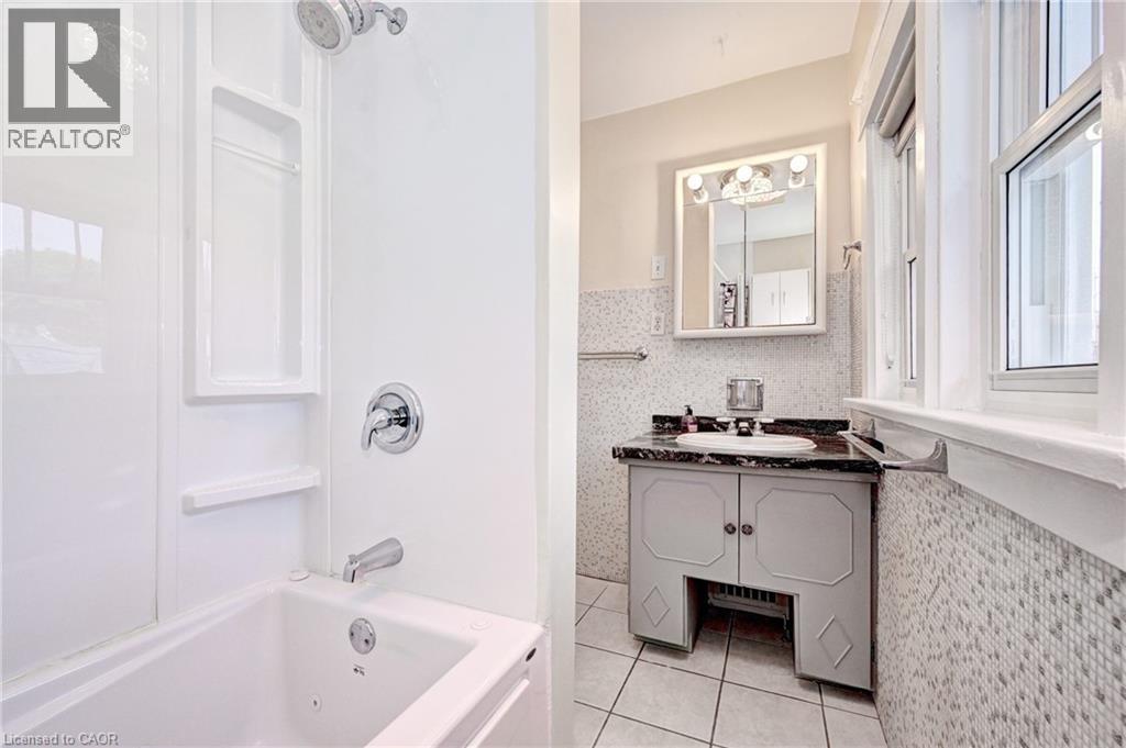147 Courtland Avenue E Property Photo 23