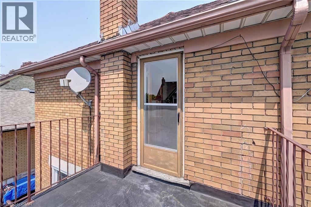 147 Courtland Avenue E Property Photo 27