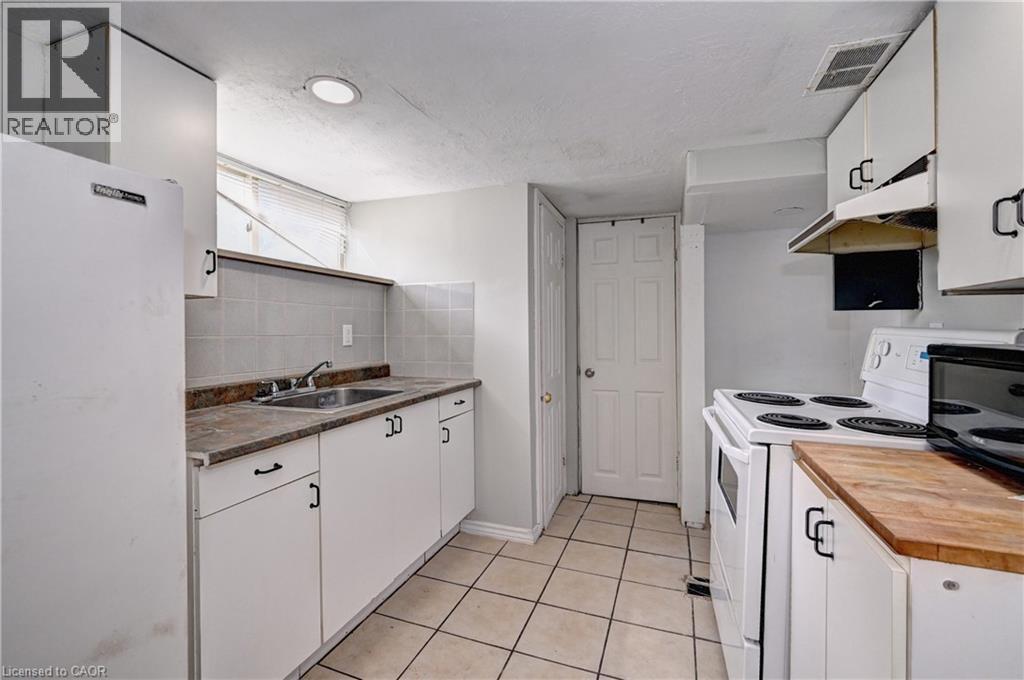 147 Courtland Avenue E Property Photo 38