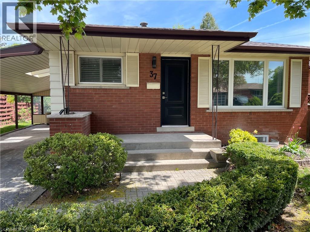 37 GOLDFINCH Road Unit# Upper Property Photo 1