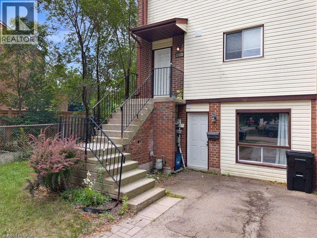 421 Bairstow Crescent Property Photo 2