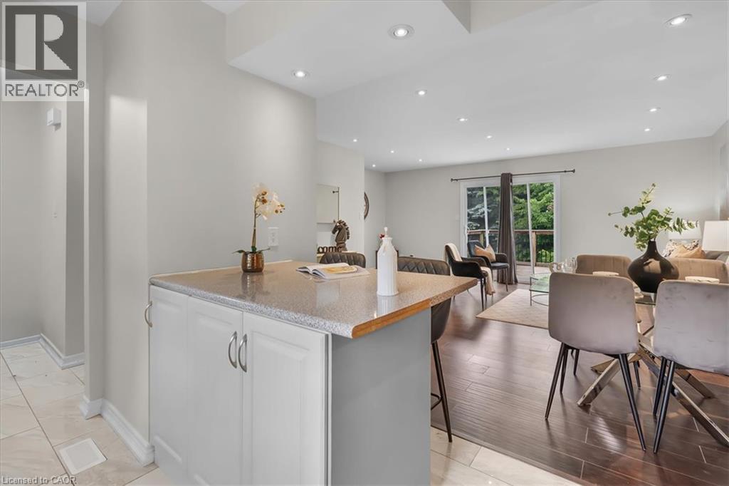 421 Bairstow Crescent Property Photo 6