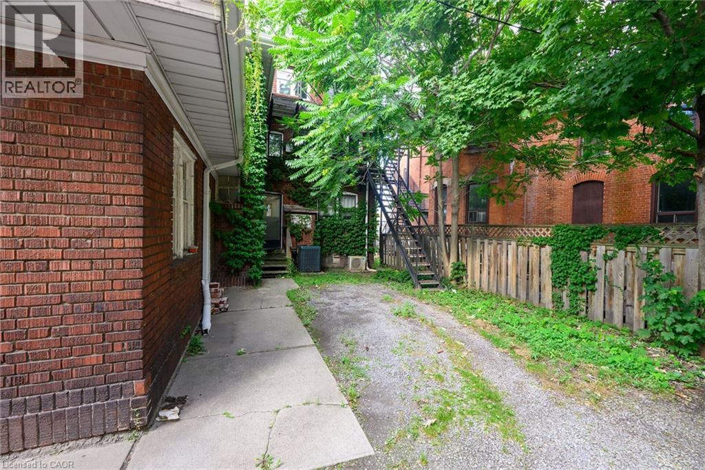 414 Main Street E Property Photo 22