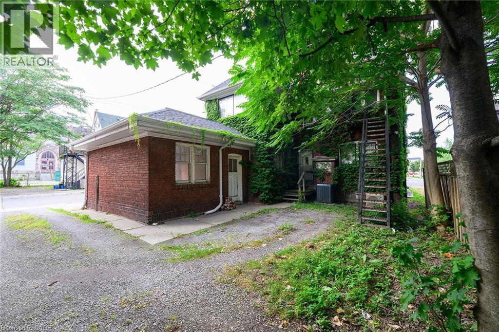 414 Main Street E Property Photo 23