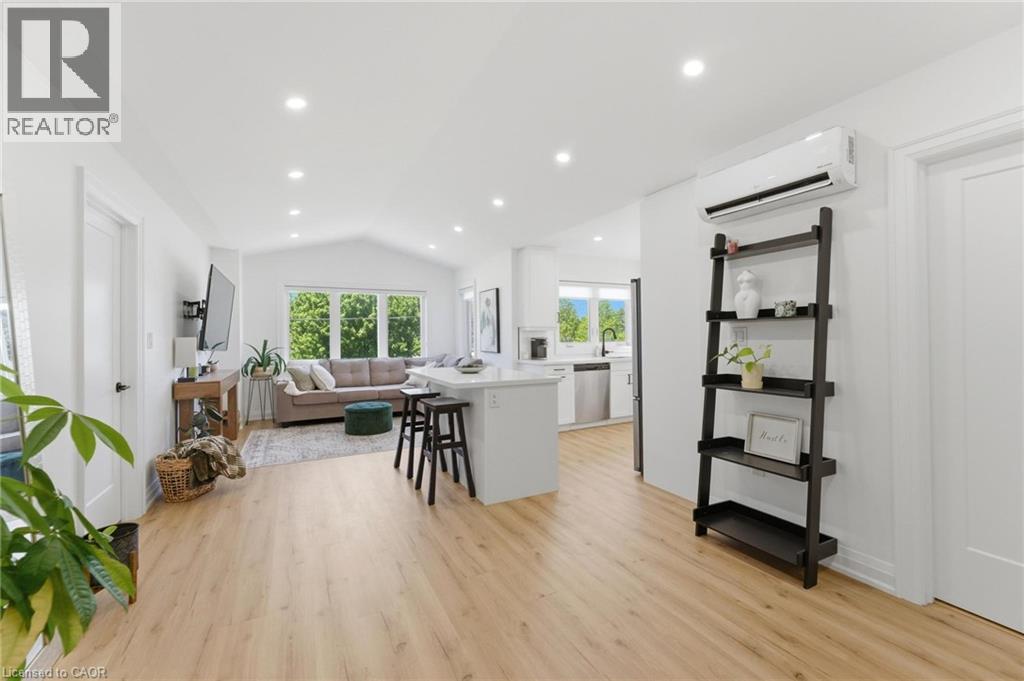 82 Cumming Court Unit# Upper Property Photo 5
