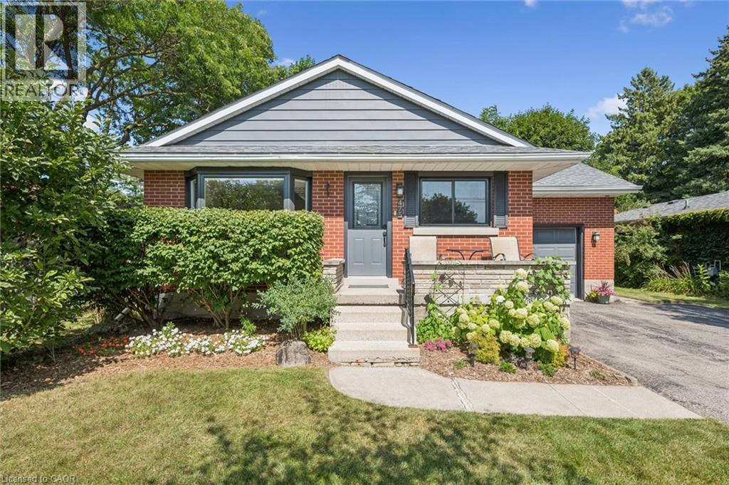 475 Stevenson Street N Property Photo 1