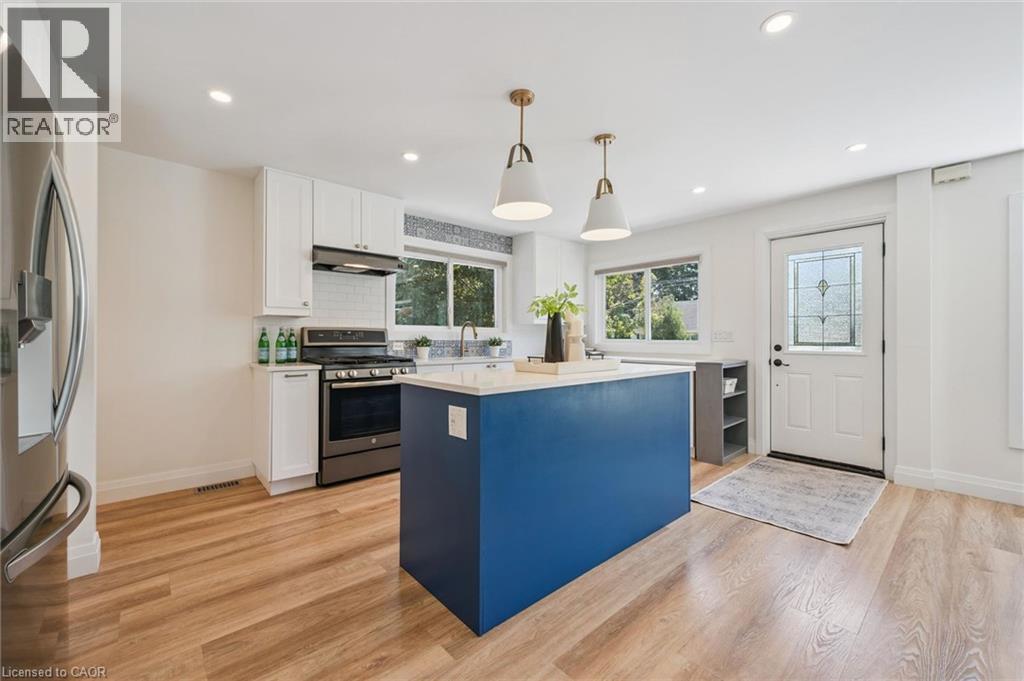 475 Stevenson Street N Property Photo 8