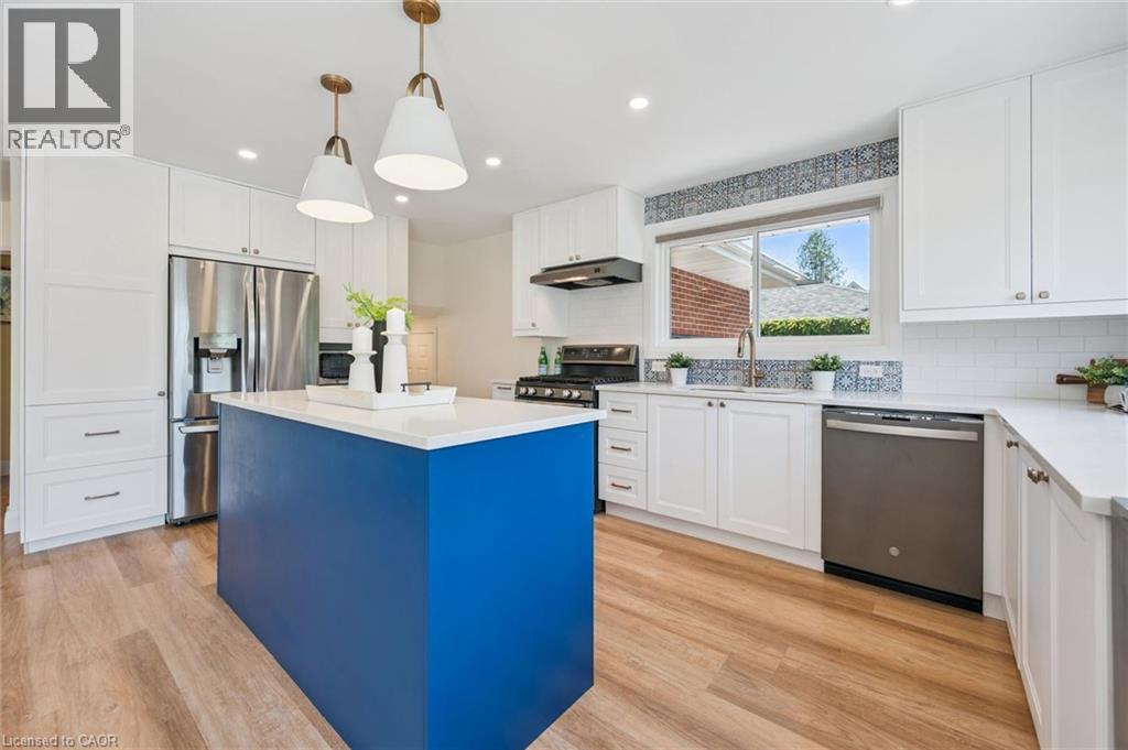 475 Stevenson Street N Property Photo 10