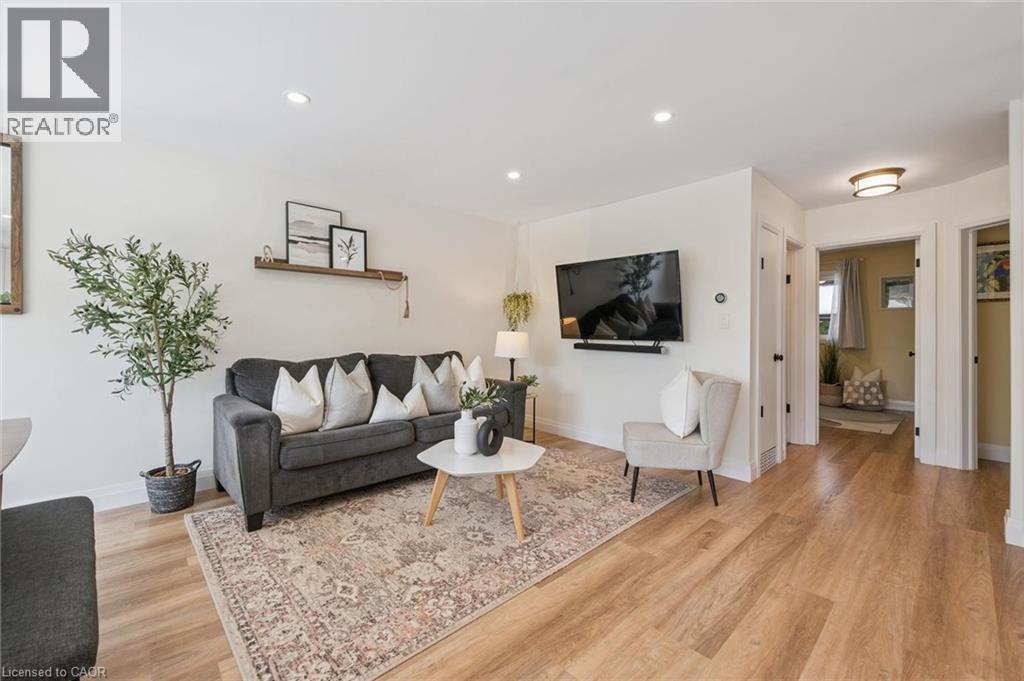 475 Stevenson Street N Property Photo 13