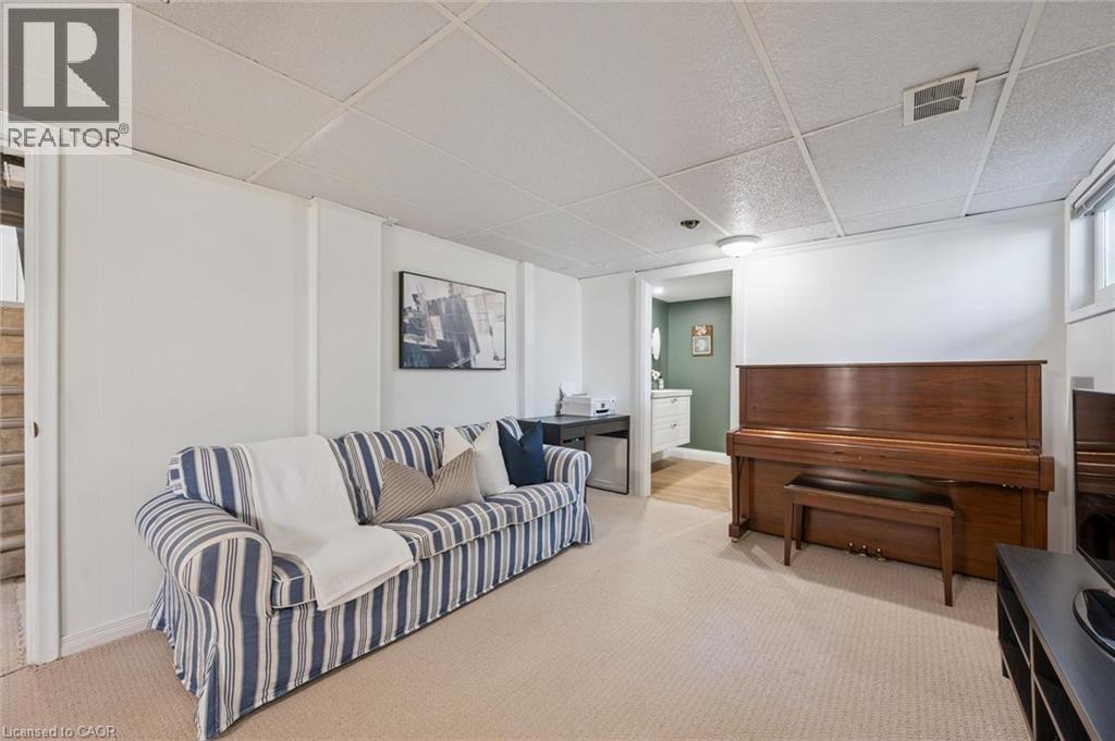 475 Stevenson Street N Property Photo 27