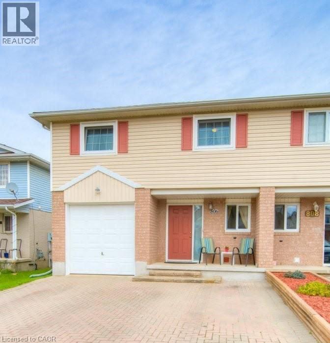 806 FAIRWAY Crescent