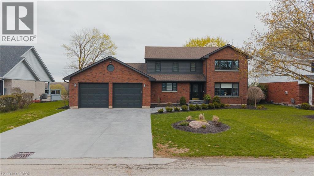 890 Perkin Crescent Property Photo 2