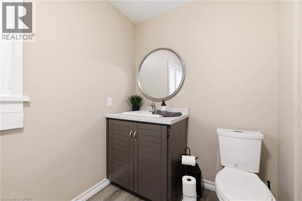 890 Perkin Crescent Property Photo 29