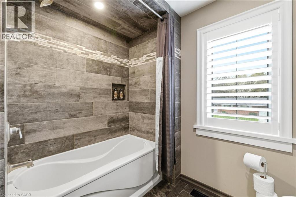 890 Perkin Crescent Property Photo 31