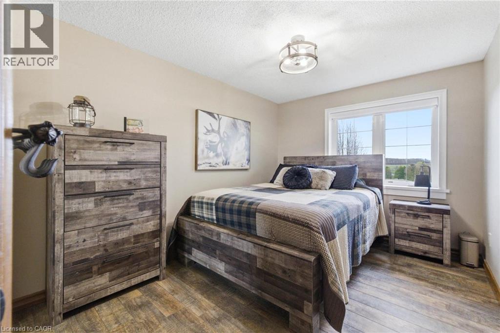 890 Perkin Crescent Property Photo 33
