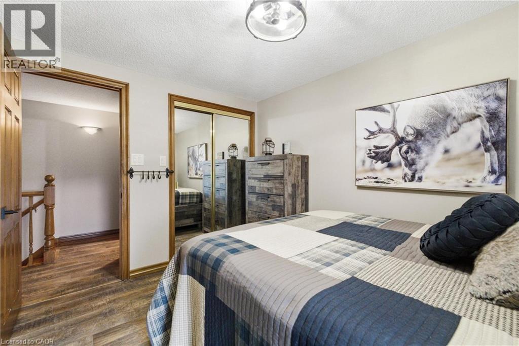 890 Perkin Crescent Property Photo 34